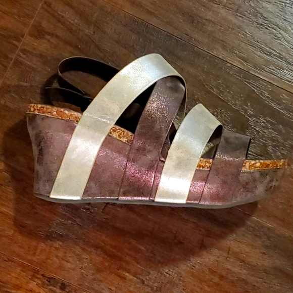 Pierre Dumas Metalic Brown & Pewter Strappy Wedge - Picture 1 of 7